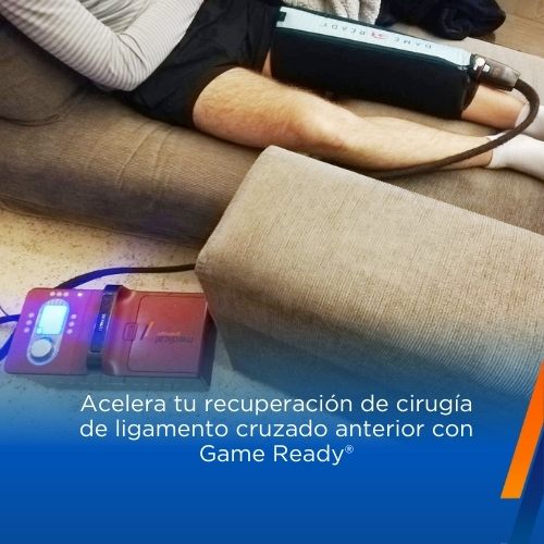 Paciente utilizando el sistema Game Ready® para la recuperación de ACL (ligamento cruzado anterior) con terapia de frío y compresión