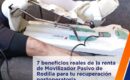 Paciente en casa utilizando movilizador pasivo de rodilla rentado en Medical premium para recuperación postoperatoria